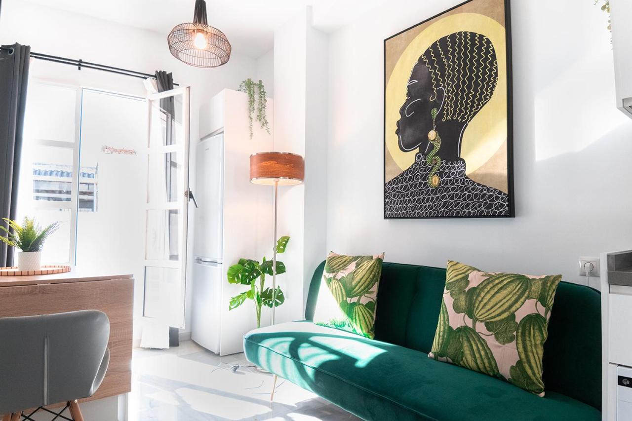 Downtown Apartment With Private Terrace & Jacuzzi Siviglia Esterno foto