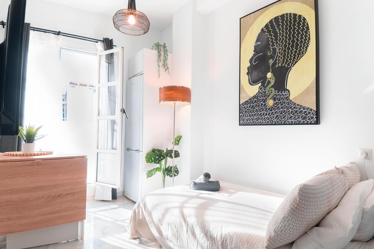 Downtown Apartment With Private Terrace & Jacuzzi Siviglia Esterno foto