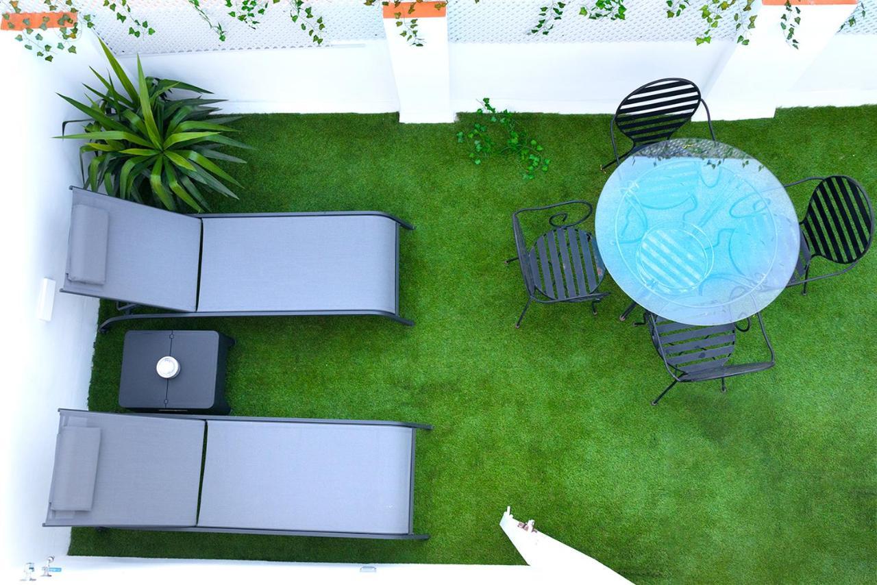 Downtown Apartment With Private Terrace & Jacuzzi Siviglia Esterno foto